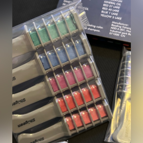 New - 10 Pc Temporary Hair Chalk Wax Combs for Kids, 10 Bright Washable Colors - Picture 7 of 15